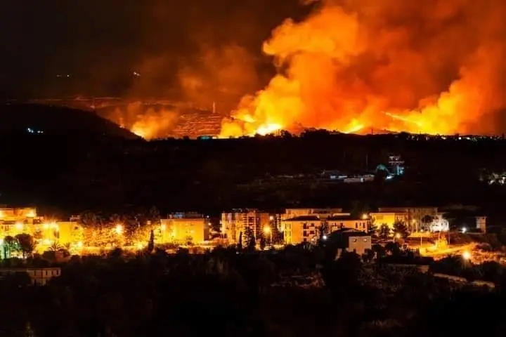 La Sicilia brucia!